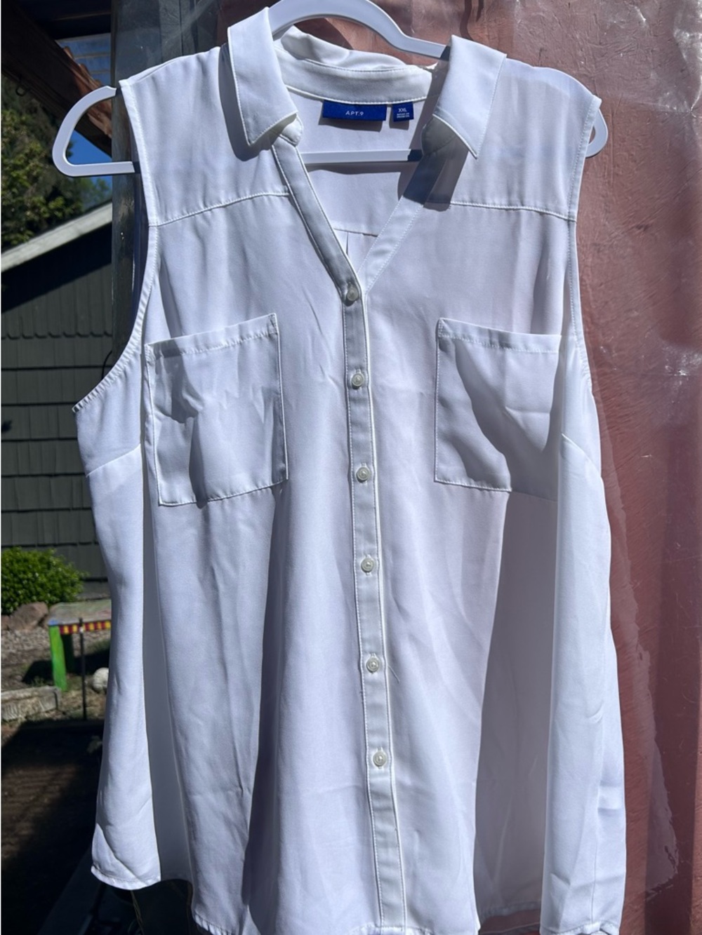 Apt 9 Sleeveless White Button-Up Blouse